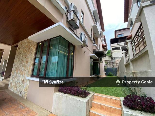 Luxurious 3 Storey Semi D with Prime Location and Modern Renovation for Sale in Kiara View