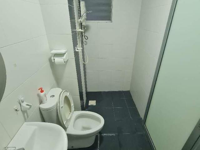 [Kiara Residence 2] Mix Gender Unit Middle Room with Aircond Near LRT Awan Besar, Bus to Pavilion 2