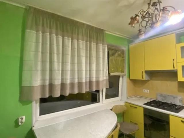 Киев, Павла Тичини, 14, аренда трёхкомнатной квартиры долгосрочно, район Днепровский