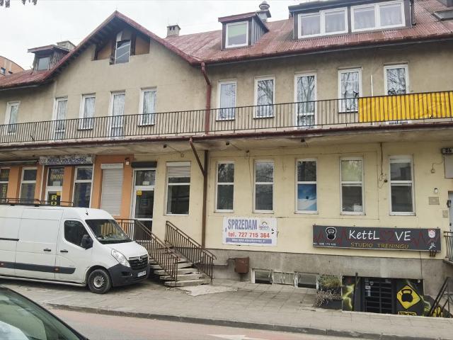 Kielce, 790 m2 – inwestycja z lokalami usług i mieszkaniami