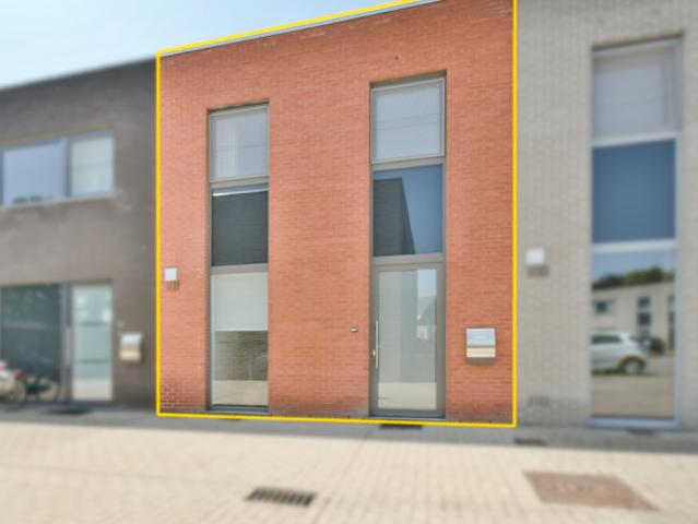 Moderne, energiezuinige rijwoning in een rustige en gezellige buurt in Don Bosco!