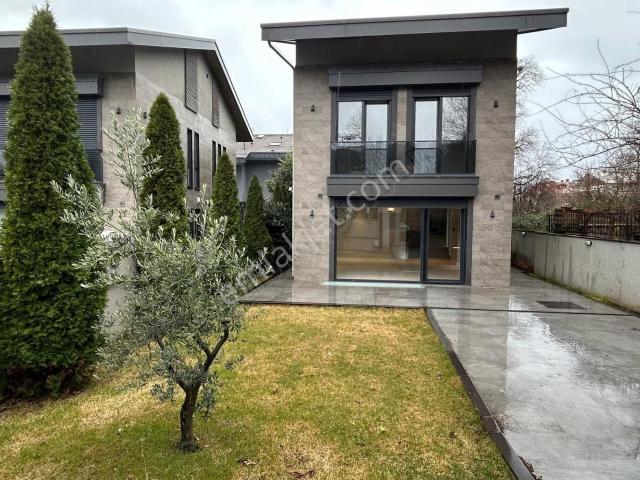 Kilyos'ta Kiralık 5+2 Modern Mimarili Ve Aidatsız Müstakil Villa
