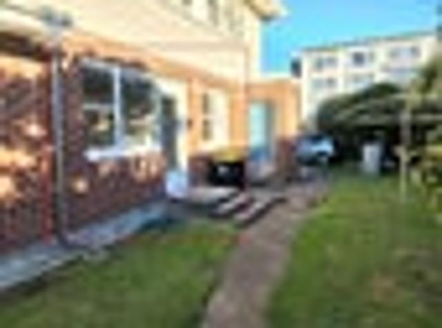 Kilbirnie, 2 bedrooms, $575 pw