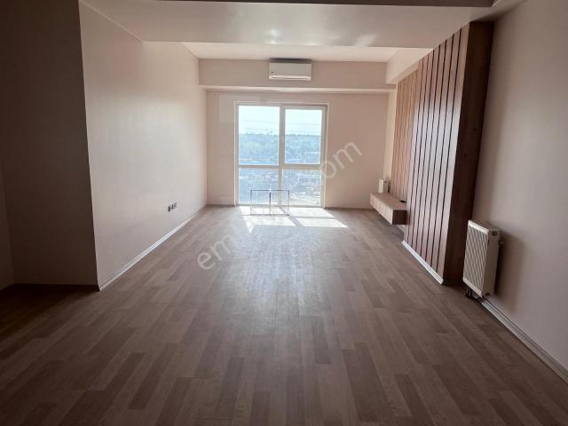 Kiptaş Venezia Mega Kiralık Boş Çift Banyolu 150 M2 Hemen Oturum 2+1 Daire