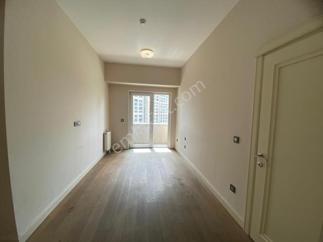 Kiptaş Venezia Mega Satılık 1+1 Boş Balkonlu Daire Avm Havuz Mnz