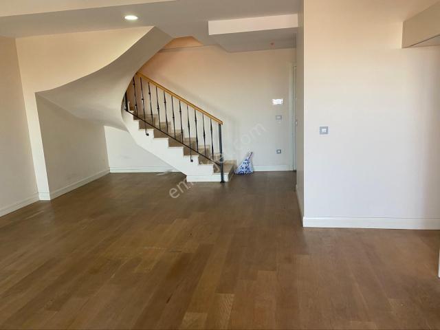 Kiptaş Venezia Mega Satılık 2+1 Dubleks Daire. çift Katlı