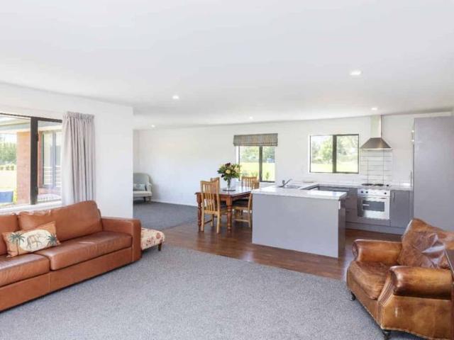 KIRWEE 3 BEDROOMS