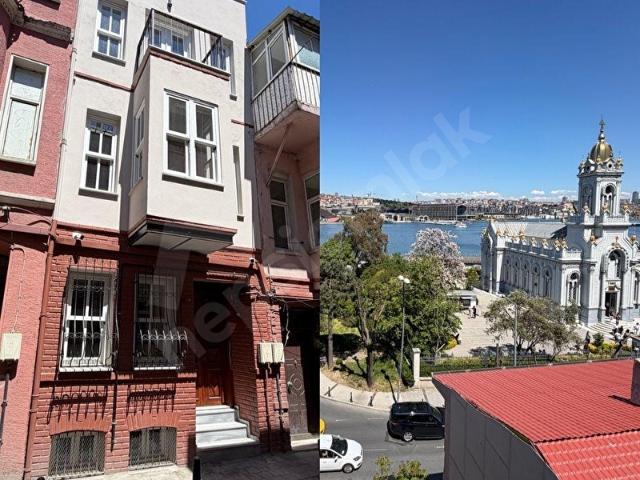 Kiralık Balatta Deniz Manzaralı, Teraslı, Müstakil Sıfır Bina 4 Katlı, Güvenlik Sistemli