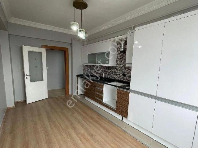 Kiralık ‼️ Cumhuriyet Mah Cumhuriyet İlkokulu Civarı 3+1 Daire