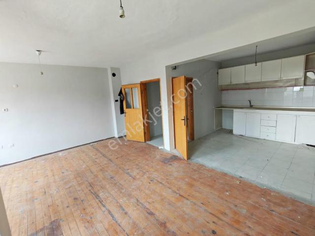 Kiralık Daire! Fethibey Mh. Lise Karşısı 2+1 Geniş Salon Mutfak