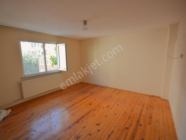St Kiralık Daire 4+1 Üst Kat 120 M2 Konumu Güzel Asansör Yok