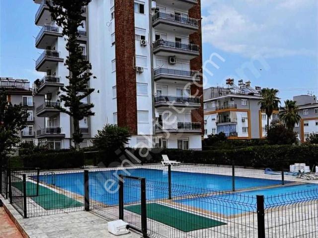 Kiralık Havuzlu Güvenlikli Site İçerisinde