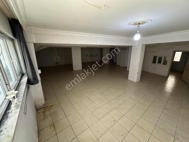 Kiralık İşyeri Eyüp Düğmeciler'de 240 Metrekare