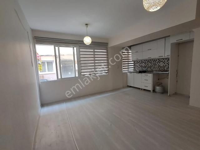 Kiralık İzmir Karşıyaka Alaybey İzbana 100 Metre Mesafede 2+1 Daire