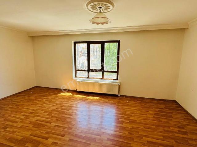 Kiralık Kot2 3+1 120 M2 Balkonlu Temiz Daire