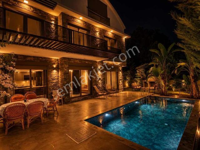 Kiralık Lüks 4+1 Özel Havuzlu Villa L U N A