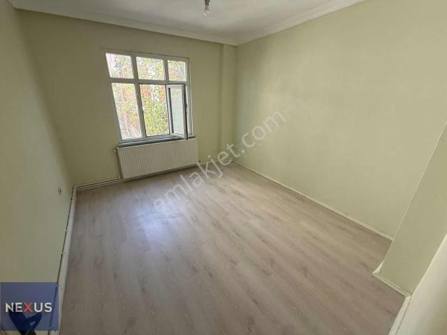 Kiralık Sultanbeyli Caddeye Yakın 2+1 Aile Binası