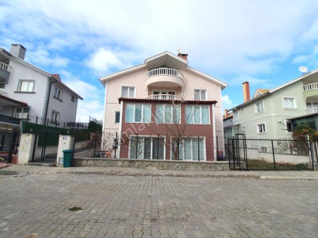 Kiralık Villa 5+2 470m2 Özlükent Sitesi Alacaatlı Yaşamkent