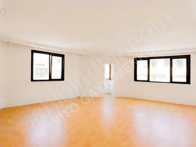 Kiralık 25m2 50m2 Ofisler Şirinevlerde Metro Metrobüs Dibi