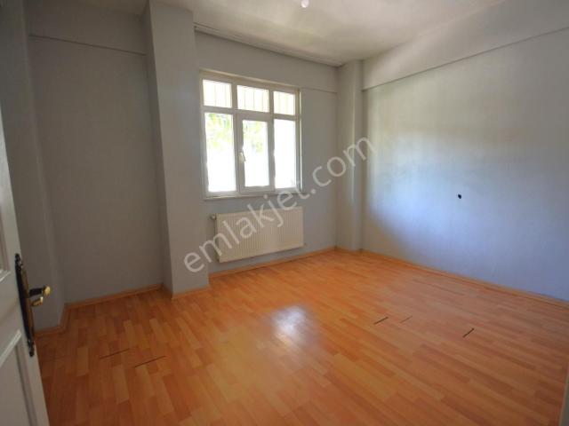 Kiralık 2+1 Metroya Yürüme Mesafesinde 100 M2 Daire