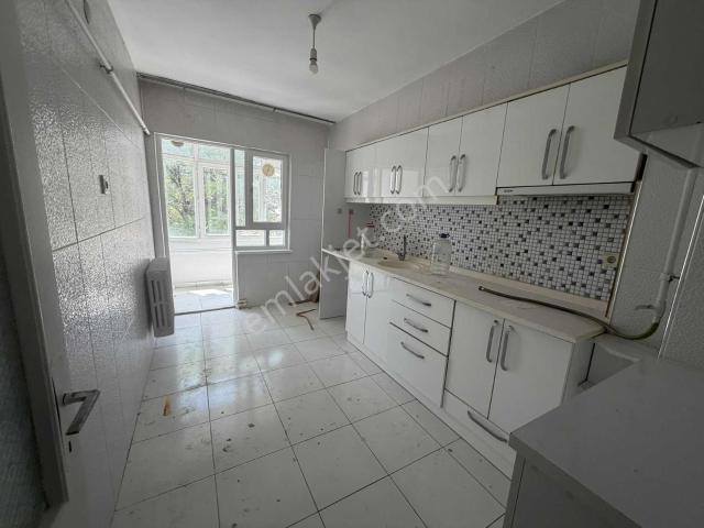 Kiralık 3+1 Daire Geniş İçi Temiz Kullanışlı Remax Ay