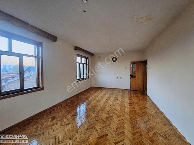 Kiralık 3+1 180 M2 Daire Müstakıl Tarzı Lalebahçe Karakolu Yanı