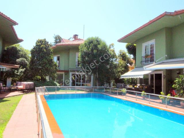 Kiralık 6+1 Tarabya Butik Sitede Güvenlikli Havuzlu Villa