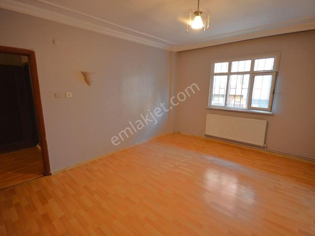 Kiralık 80 M2 Balkonlu Merkezi Konumda 2+1 Daire