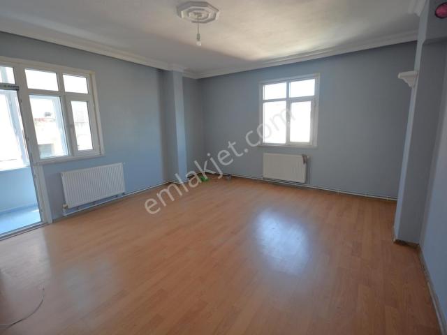 Kiralık 80 M2 Çift Balkonlu Merkezi Konumda 2+1 Daire
