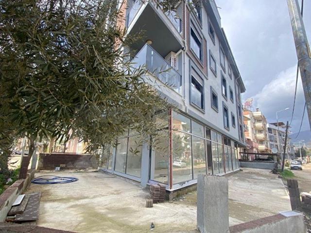 Kiraz İstiklal Mah. Köşe Konumda Depolu Kiralık Dükkan
