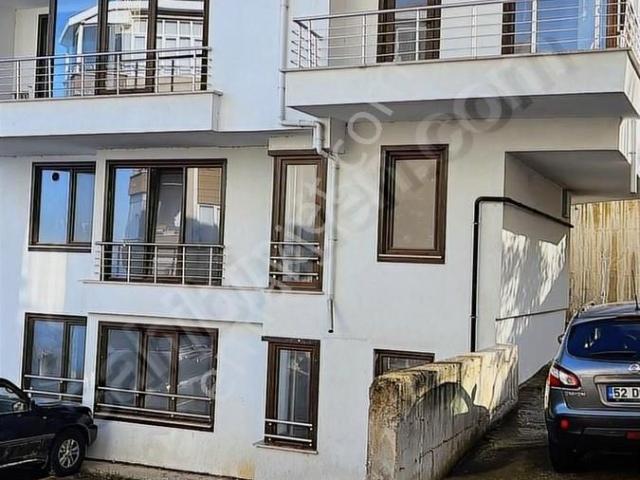 Kirazlimanı Mahallesinde 3+1 Deniz Manzaralı %80 Daire