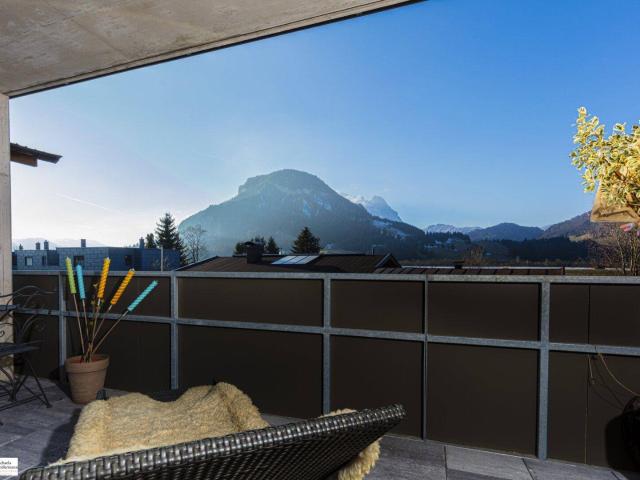 Kirchdorf in Tirol: Schöne Neubau Wohnung mit großem Sonnenbalkon vor den Toren Kitzbühels