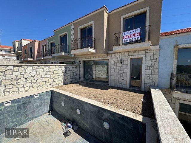 KISA SÜRELİ FIRSAT Alaçatı'da Satılık 2+1 Müstakil Havuzlu Villa