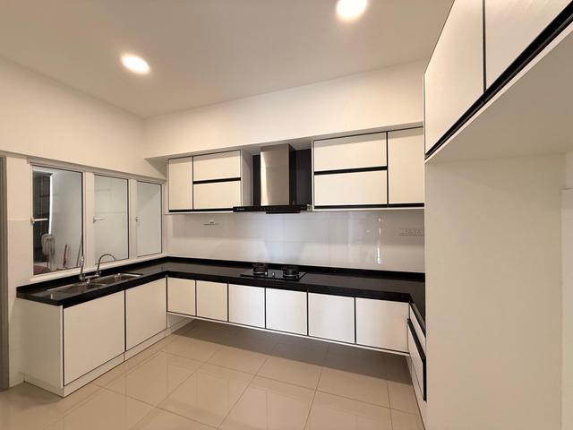 kitchen cabinet airconds heaters E Park Residence Sri Putra Mas