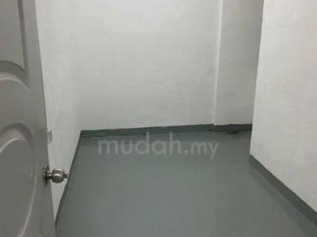 Kitchen cabinet flat Gamelan Indah 10min distance to industri valdor
