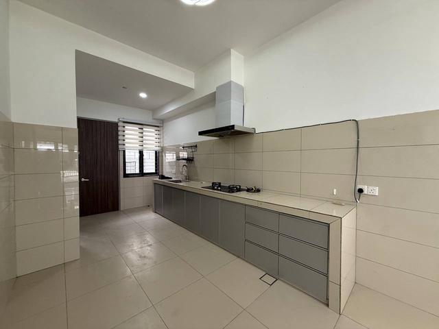 Kitchen Cabinet Hood Hob 2 Storey Elmina Green 1 Rental
