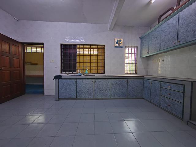 Kitchen extended big car porch 25 Storey Bungalow Taman Hijau