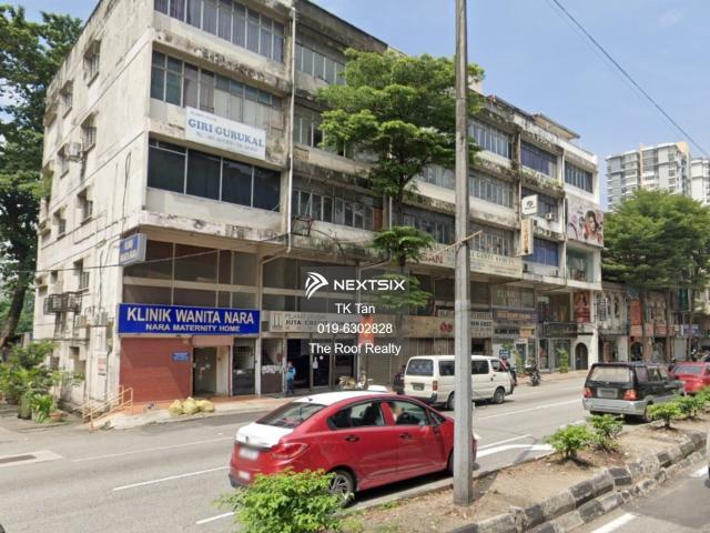 Kitchen extended Car port fully tiles Autogate Freehold Non bumi lot Gated guarded area