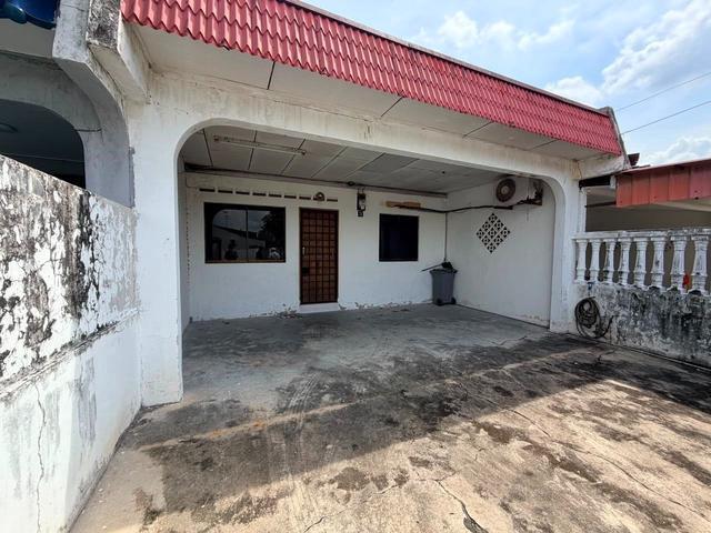 Kitchen extendeSingle Storey Low Cost Jalan Pertanian Taman Universiti