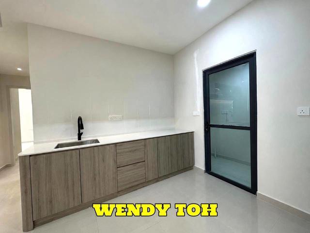 Kitchen Renovated Ideal Venice 950sf Partial Furnish 2 Car Park