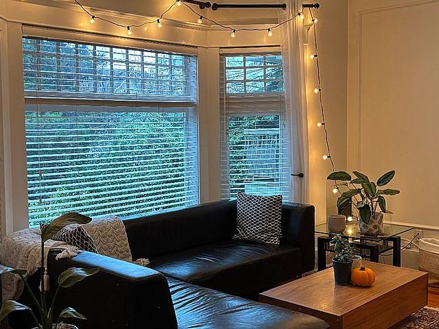 Kitsilano 1 Bed 1 Bath 850 Sq Foot Unit