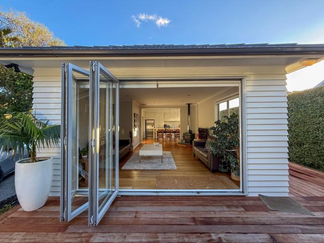 Kiwi Classic, Steps from Okahu Bay