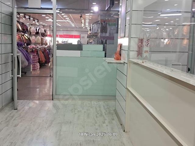KIZILAY ONUR ÇARŞISINDA KİRALIK DÜKKAN