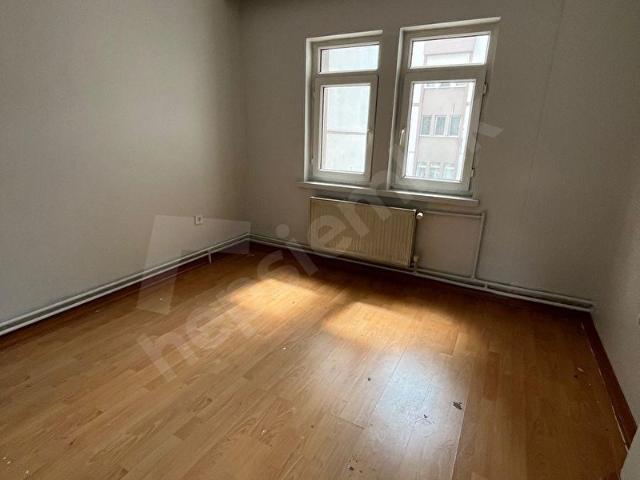 KIZILAY BAYINDIR1 SOK. ASANSÖRLÜ, 2+1, DAİREOFİSBÜRO,BOŞ