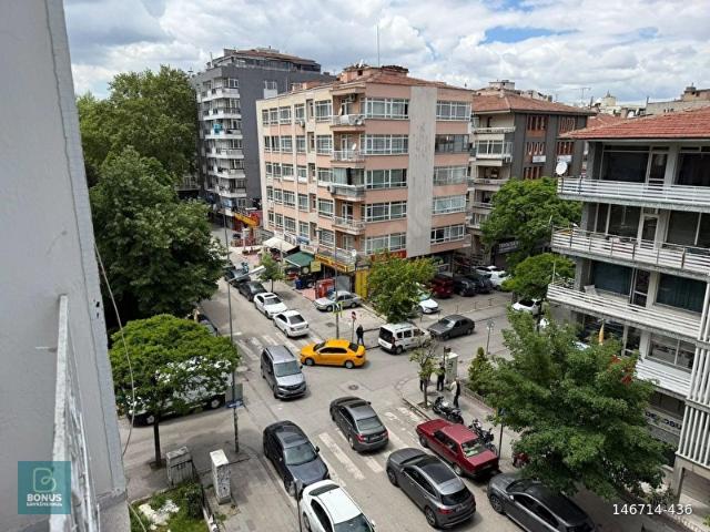 KIZILAY YÜKSEL CADDESİ'NDE GENİŞ 4+1 MERKEZİ KONUMDA BÜYÜK DAİRE