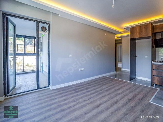 KIZILCAŞAR CADDE ÜZERİ İSKANLI ARA KAT KREDİYE UYGUN SATILIK 2+1