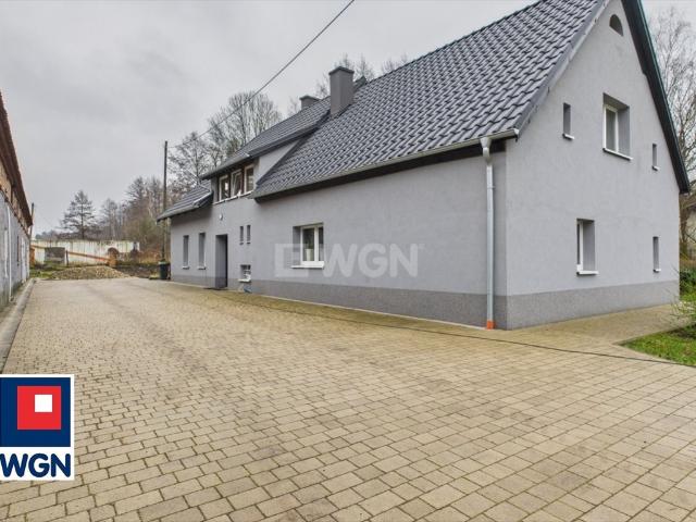 Duży dom 250 m2 z potencjałem dwurodzinnym i garażem 3 auta
