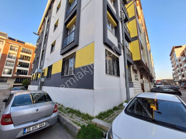 Köşe Konumlu 2+1 Doğalgazsız Bakımlı Kiralık Daire