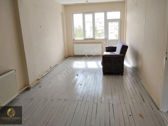 Köşk Çay Bahçesi Arkası Kiralık 2 Artı 1 Arakat Daire