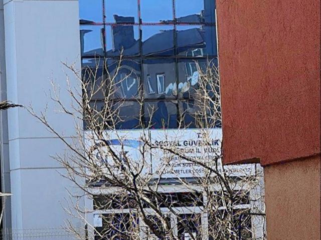 KÖŞK SGK BİNASININ ARKASINDA SATILIK 2+1 TAPULU ARAKAT DAİRE